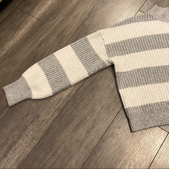 Forever 21 Grey & White Ribbed Knit Sweater - Picture 4 of 5